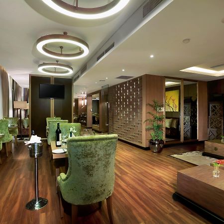 Aston Priority Simatupang Hotel And Conference Center Джакарта Екстериор снимка