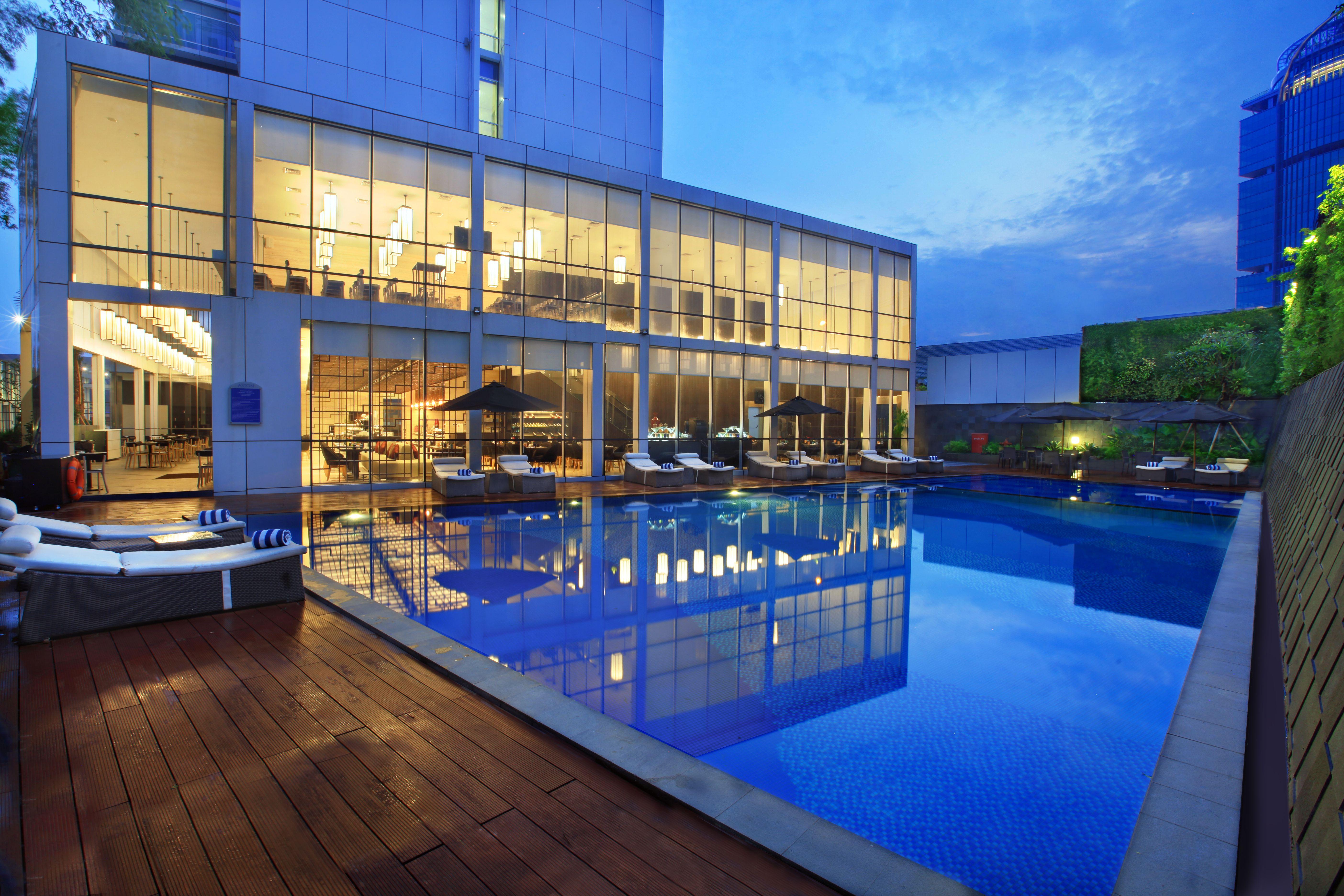 Aston Priority Simatupang Hotel And Conference Center Джакарта Екстериор снимка