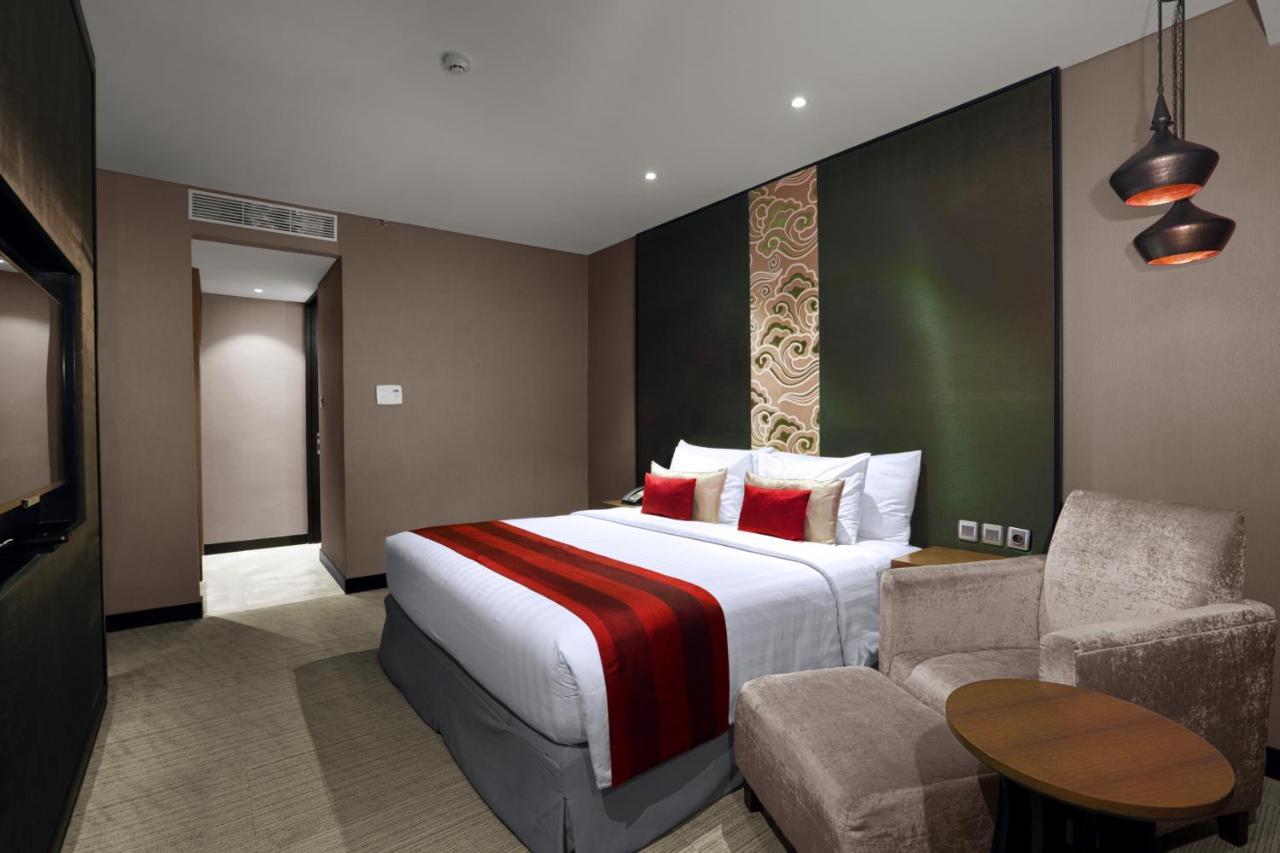 Aston Priority Simatupang Hotel And Conference Center Джакарта Екстериор снимка
