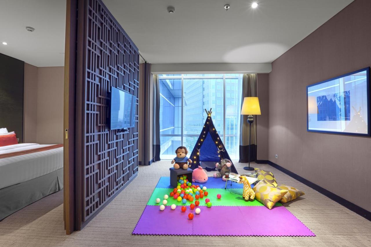 Aston Priority Simatupang Hotel And Conference Center Джакарта Екстериор снимка