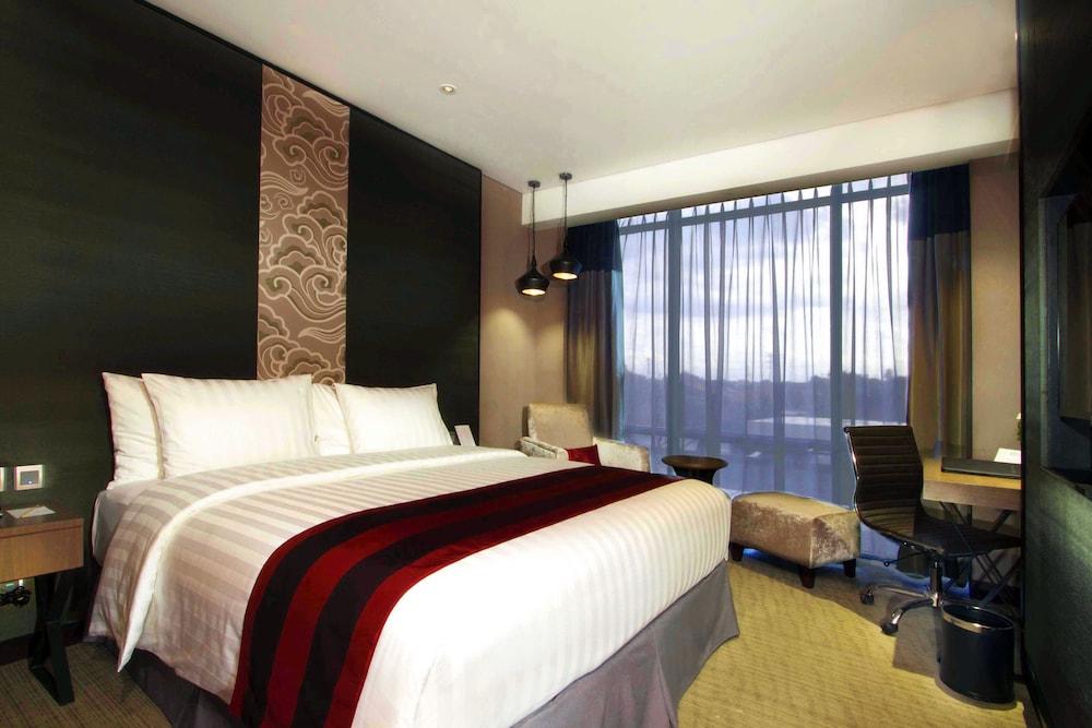 Aston Priority Simatupang Hotel And Conference Center Джакарта Екстериор снимка