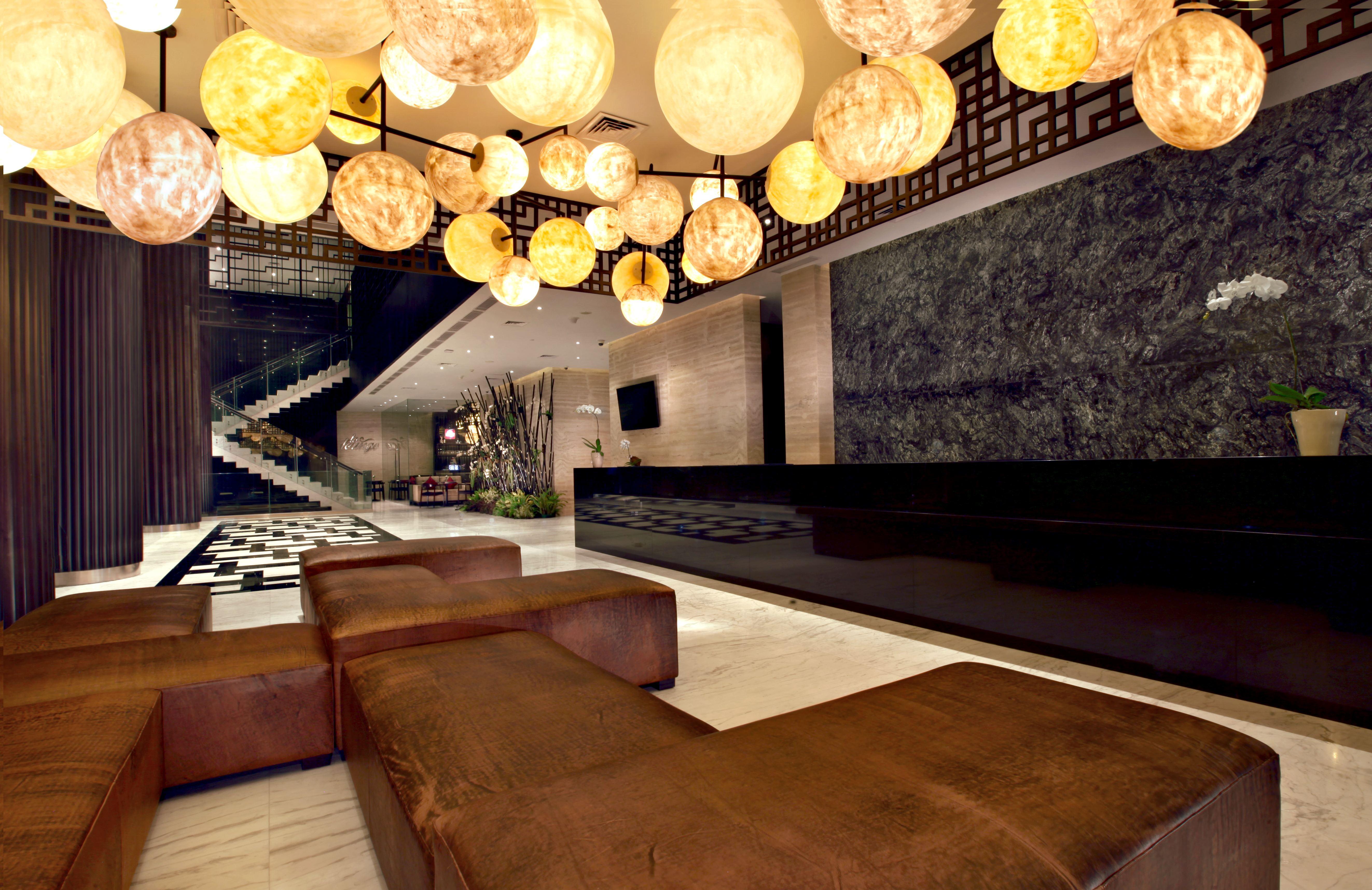 Aston Priority Simatupang Hotel And Conference Center Джакарта Екстериор снимка