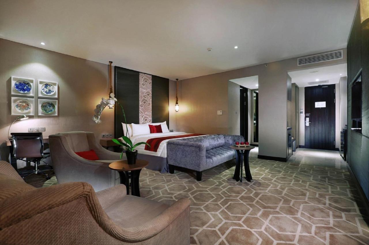 Aston Priority Simatupang Hotel And Conference Center Джакарта Екстериор снимка