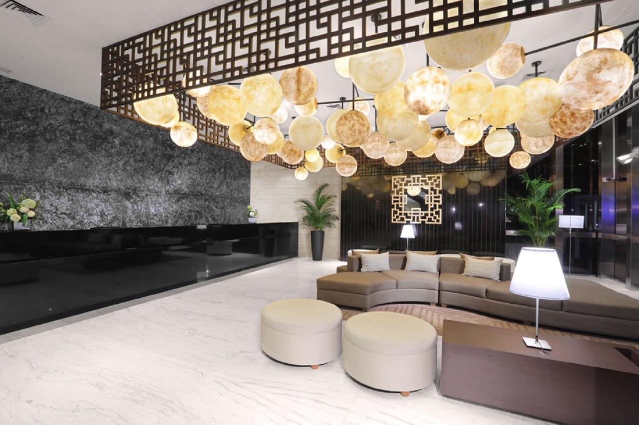 Aston Priority Simatupang Hotel And Conference Center Джакарта Екстериор снимка