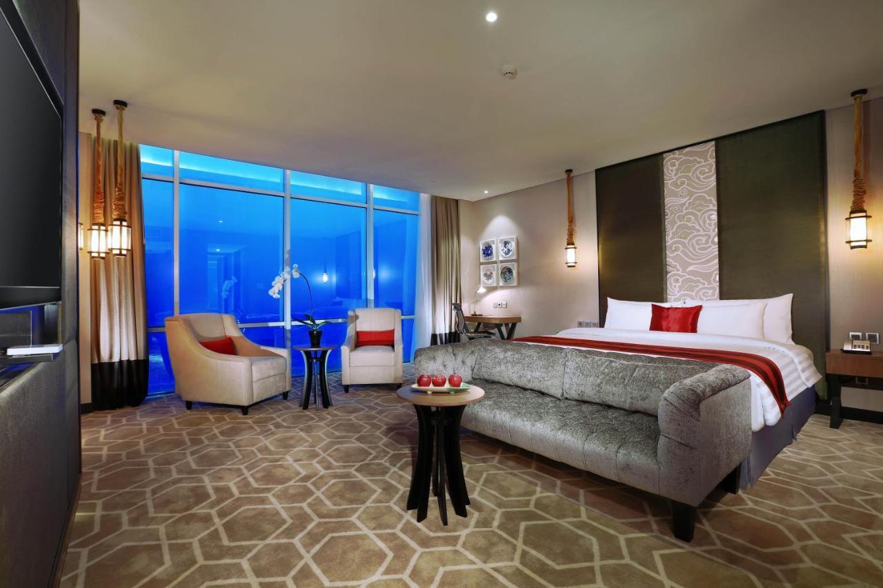 Aston Priority Simatupang Hotel And Conference Center Джакарта Екстериор снимка