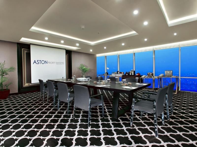 Aston Priority Simatupang Hotel And Conference Center Джакарта Екстериор снимка