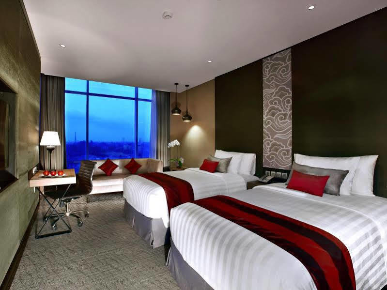 Aston Priority Simatupang Hotel And Conference Center Джакарта Екстериор снимка