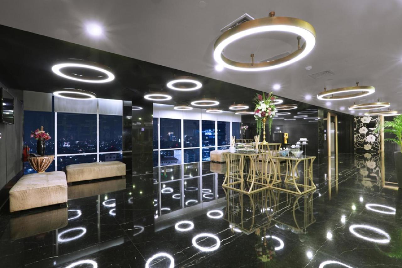 Aston Priority Simatupang Hotel And Conference Center Джакарта Екстериор снимка