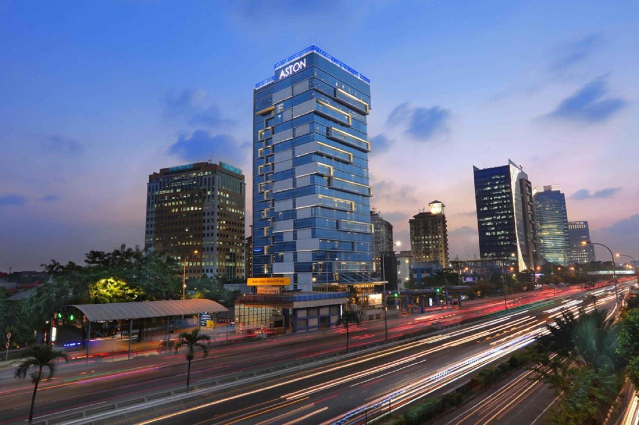 Aston Priority Simatupang Hotel And Conference Center Джакарта Екстериор снимка