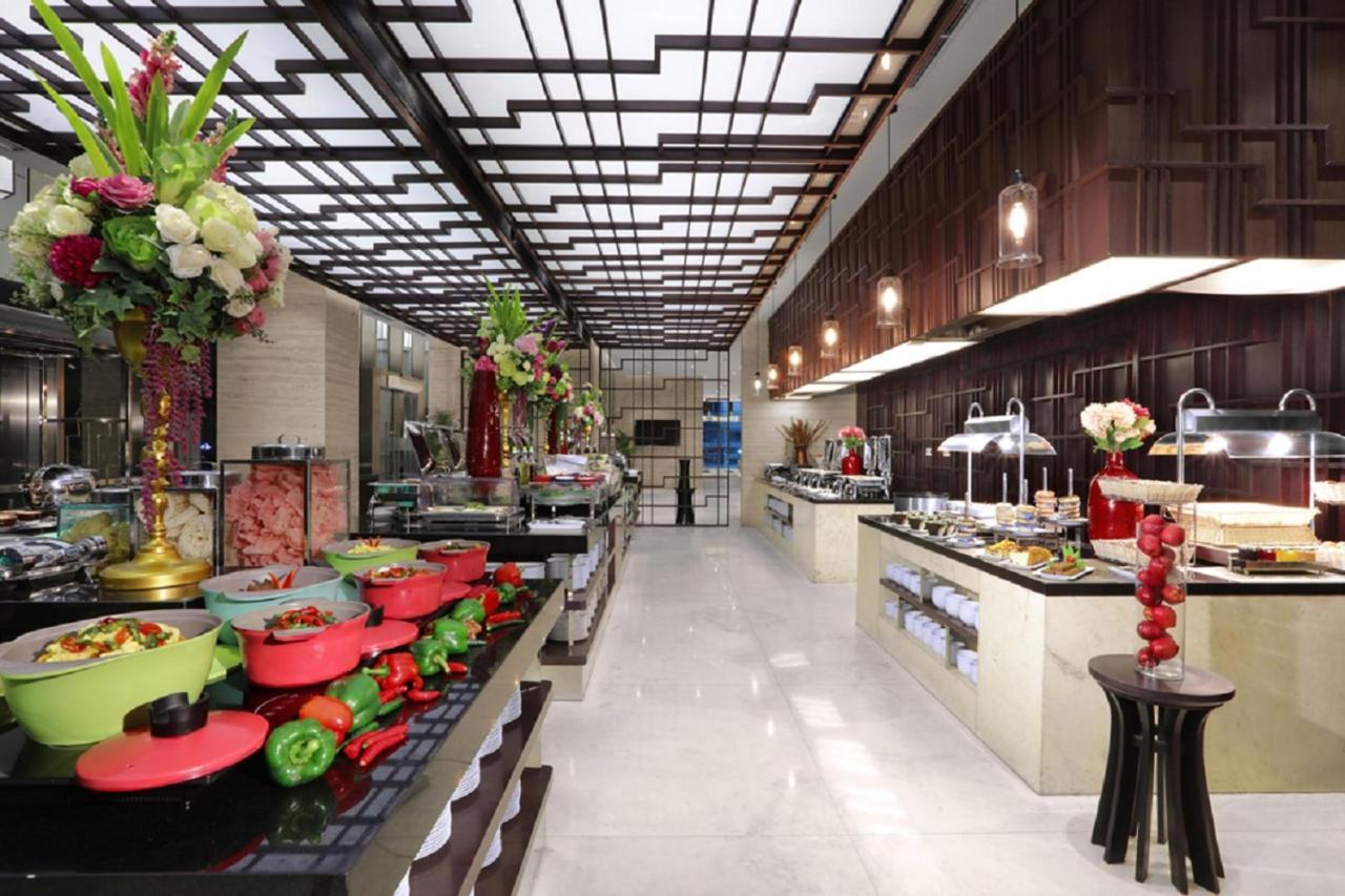 Aston Priority Simatupang Hotel And Conference Center Джакарта Екстериор снимка
